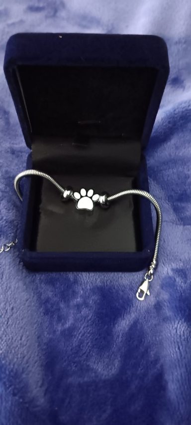 60 € - Pulsera con charm relicario en acero quirúrgico de alta resistencia y calidad, compatible con pulseras Pandora y similares